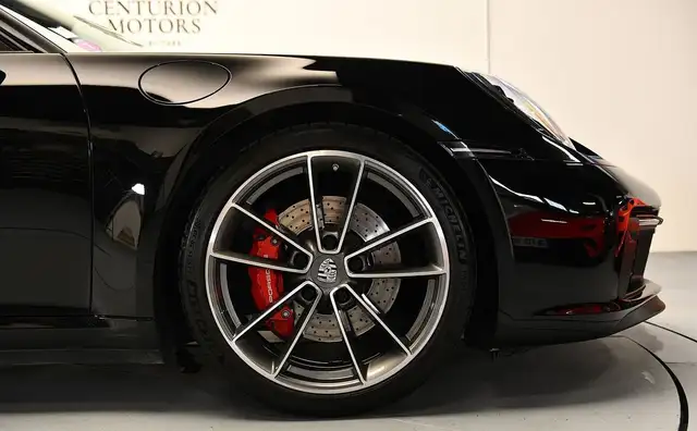 Porsche 911 view 7
