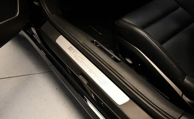 Porsche 911 view 10