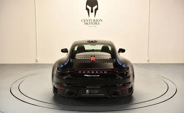 Porsche 911 view 5