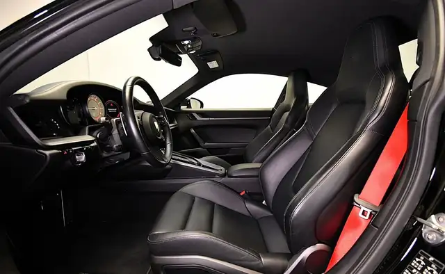 Porsche 911 view 13