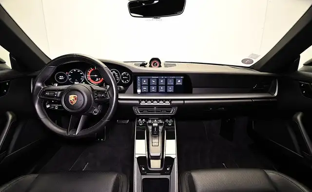 Porsche 911 view 11