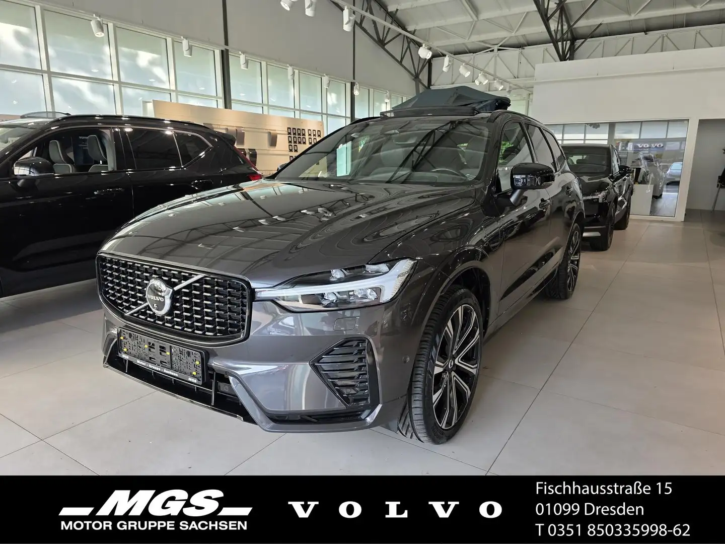 Volvo XC60 R Design Recharge Plug-In Hybrid AWD Grau - 1