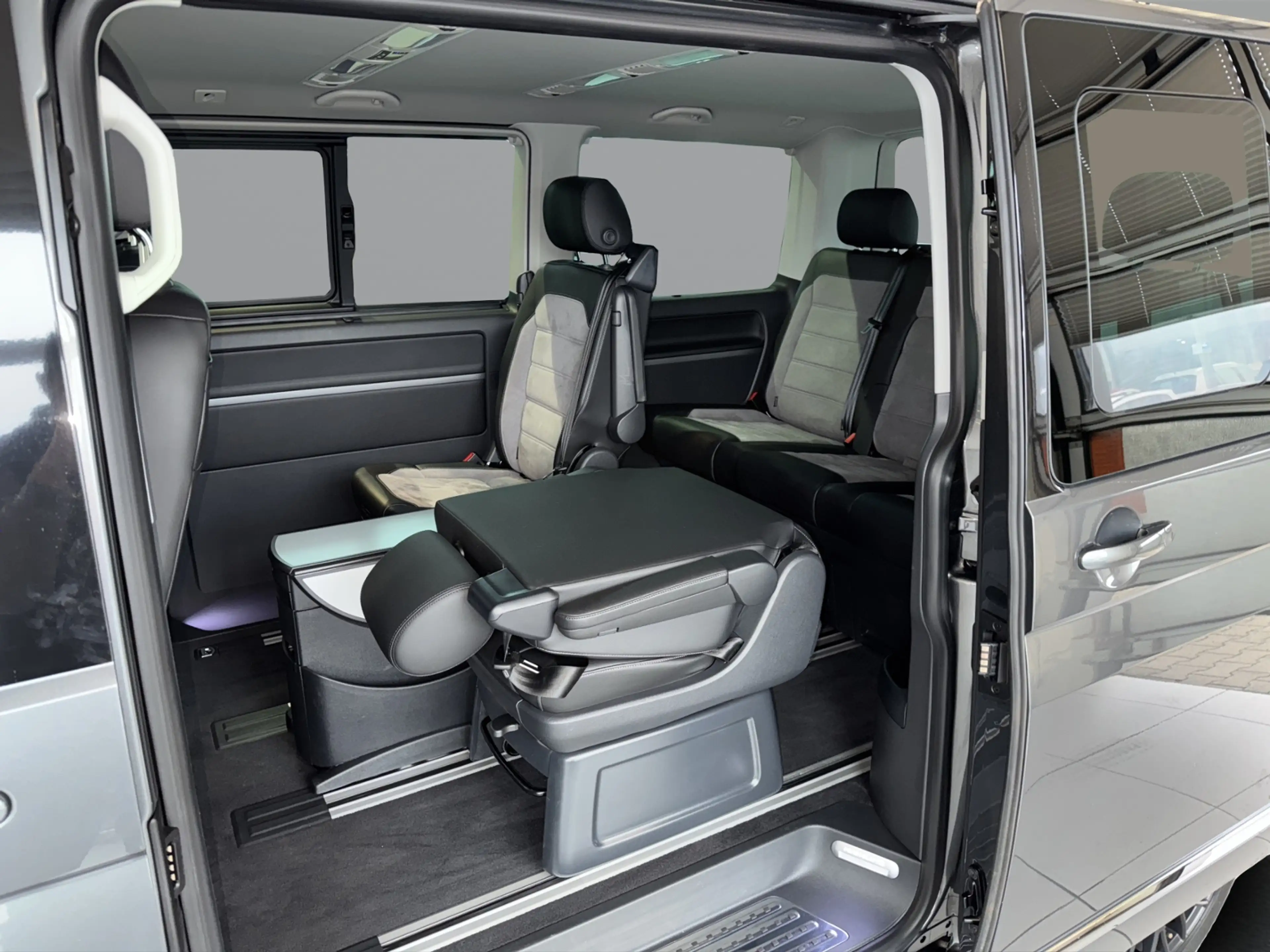 Volkswagen T6.1 Multivan Highline 2.0 TDI DSG, LED, Standheizug — photo 13