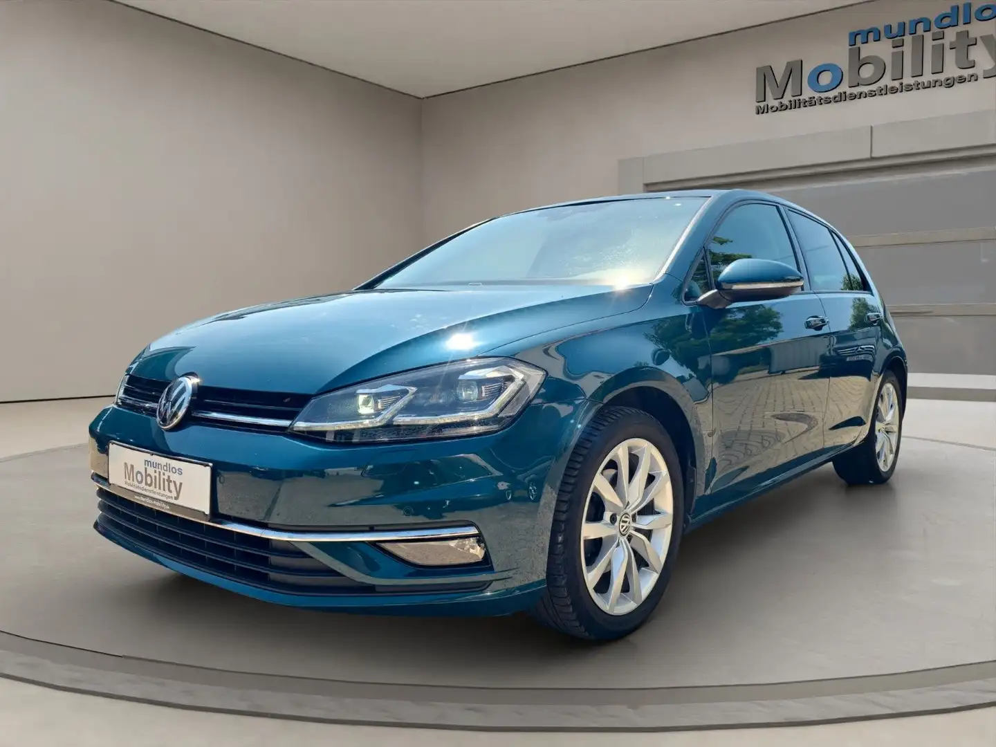 Volkswagen Golf VII Lim. Highline Pano ACC Standheizung GJR Groen - 1