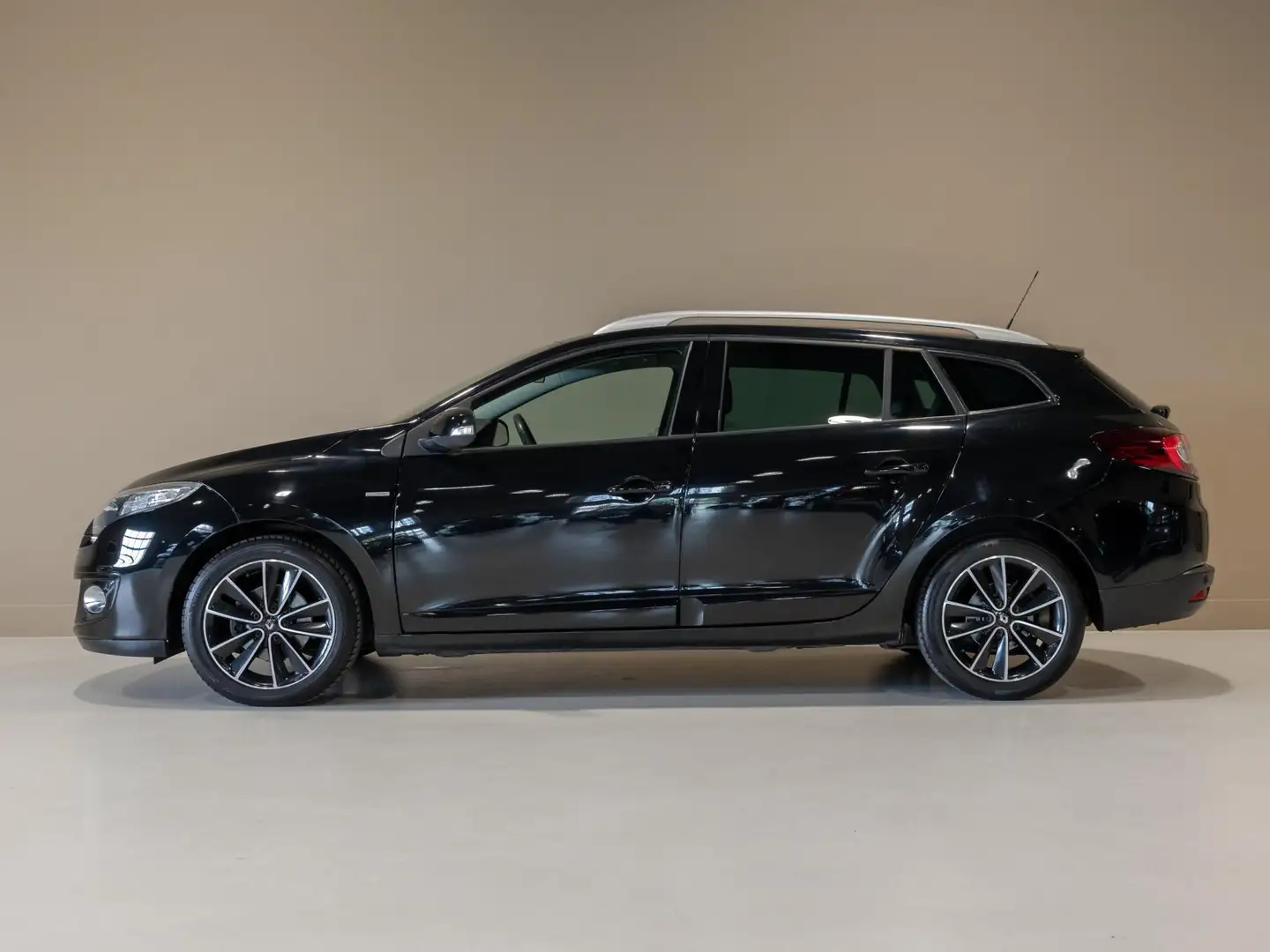 Renault Megane Estate 1.5 dCi Bose / 110pk / achteruitrij camera Zwart - 2
