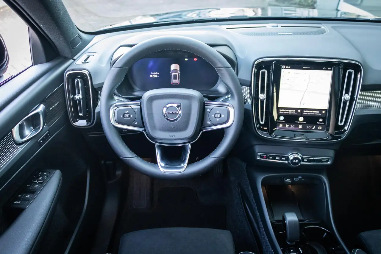 Volvo EX40 2026
