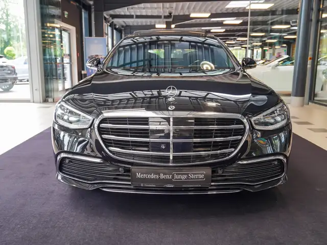 Mercedes-Benz S-Class view 8