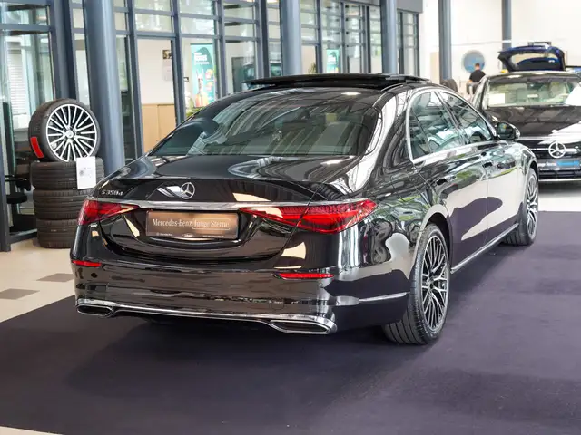 Mercedes-Benz S-Class view 3