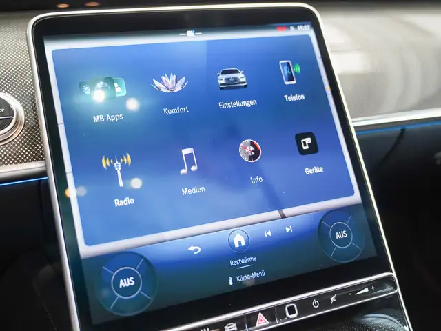 Mercedes-Benz S-Class view 24