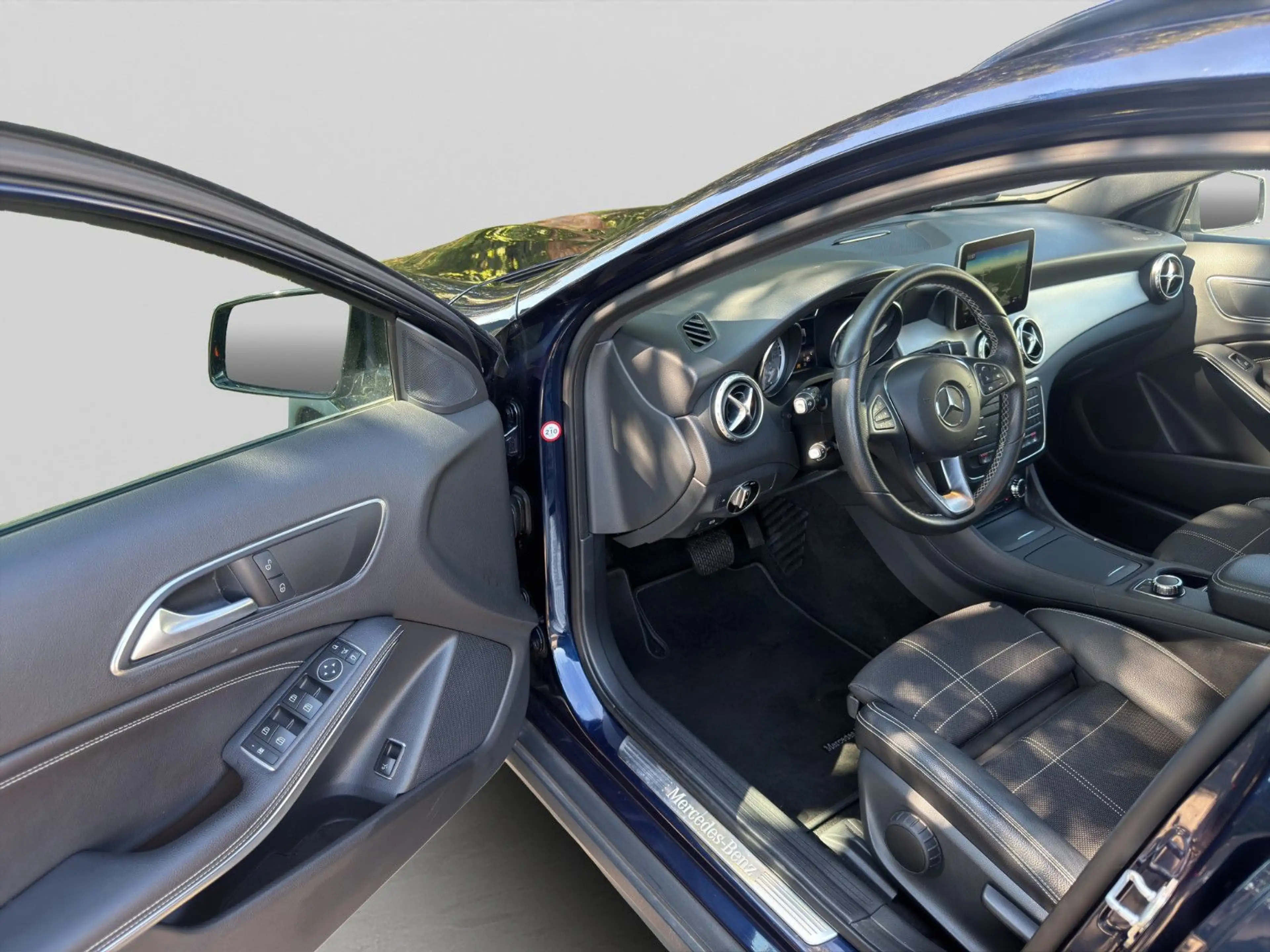 Mercedes-Benz GLA 200 Aut. KAM ACC LED NAV TLeder TÜV+Isnp.Neu — photo 11