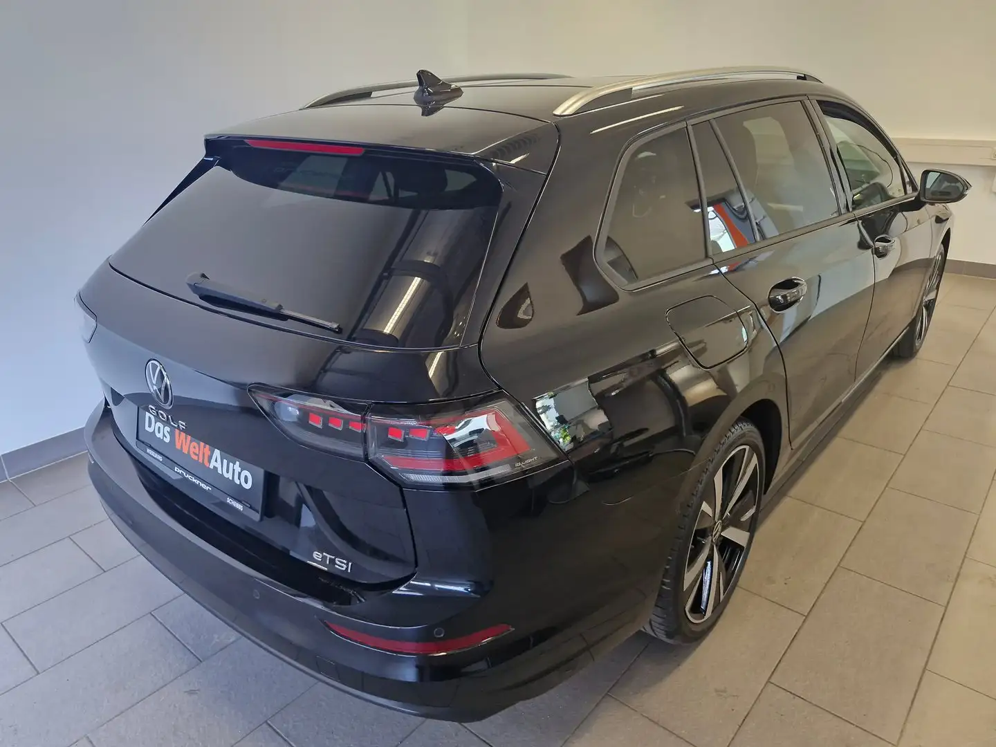 Volkswagen Golf Variant Business mHeV TSI DSG Schwarz - 2