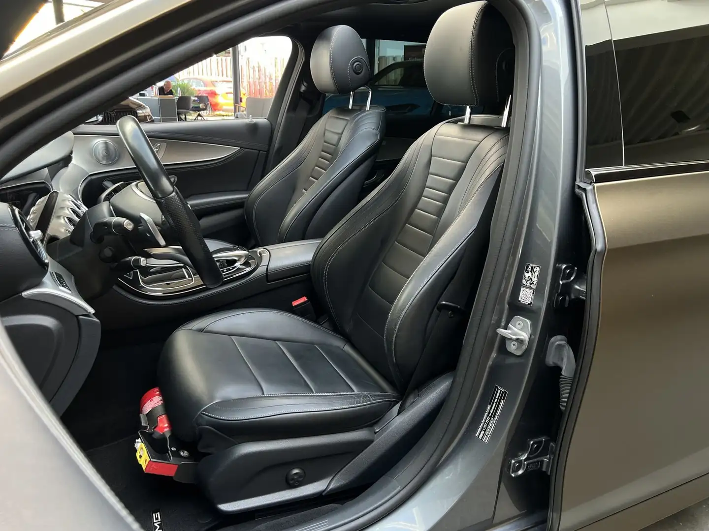 Mercedes-Benz E 400 E E 400 4Matic AMG Pano WideScreen AHK Airmatic Braun - 2