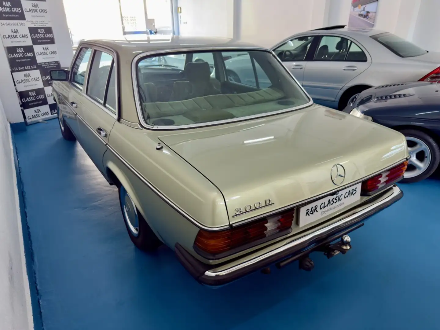 Mercedes-Benz 300 D Groen - 2