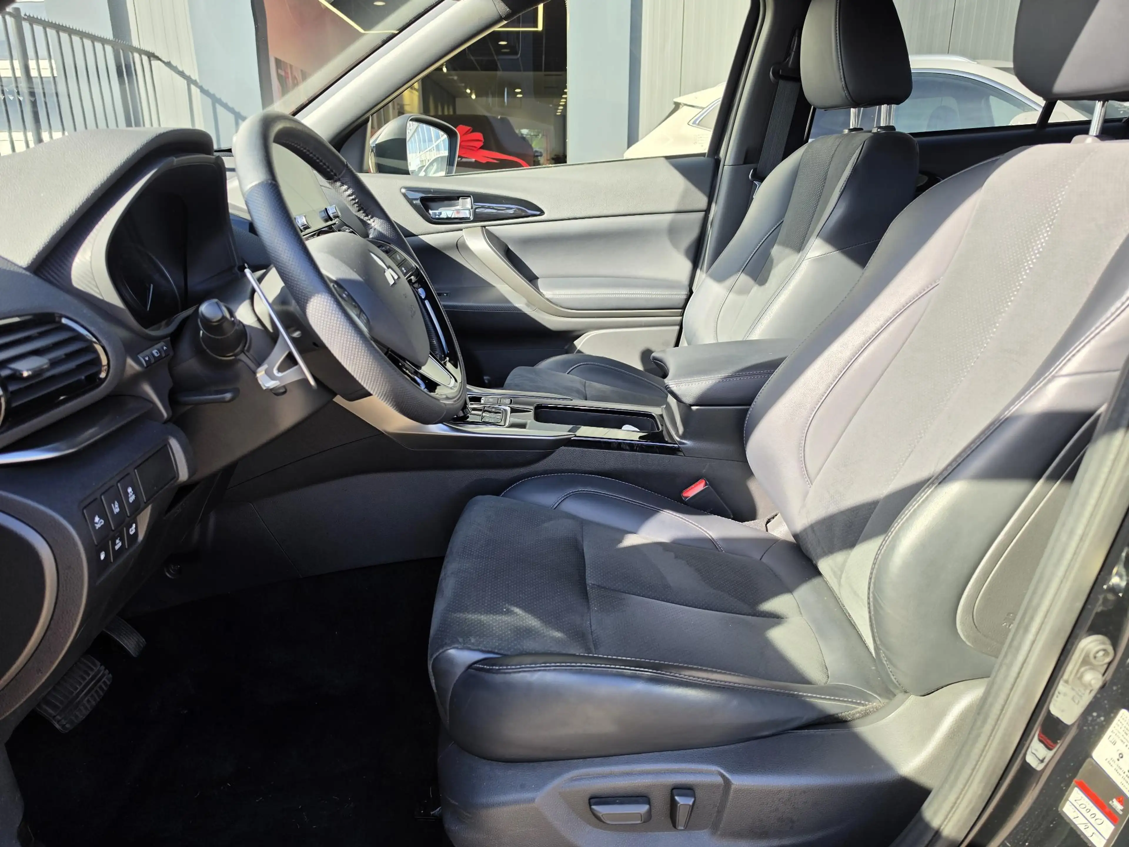 Mitsubishi Eclipse Cross 2.4 PHEV Black Edition | 360° Camera | Navigatie | — photo 12