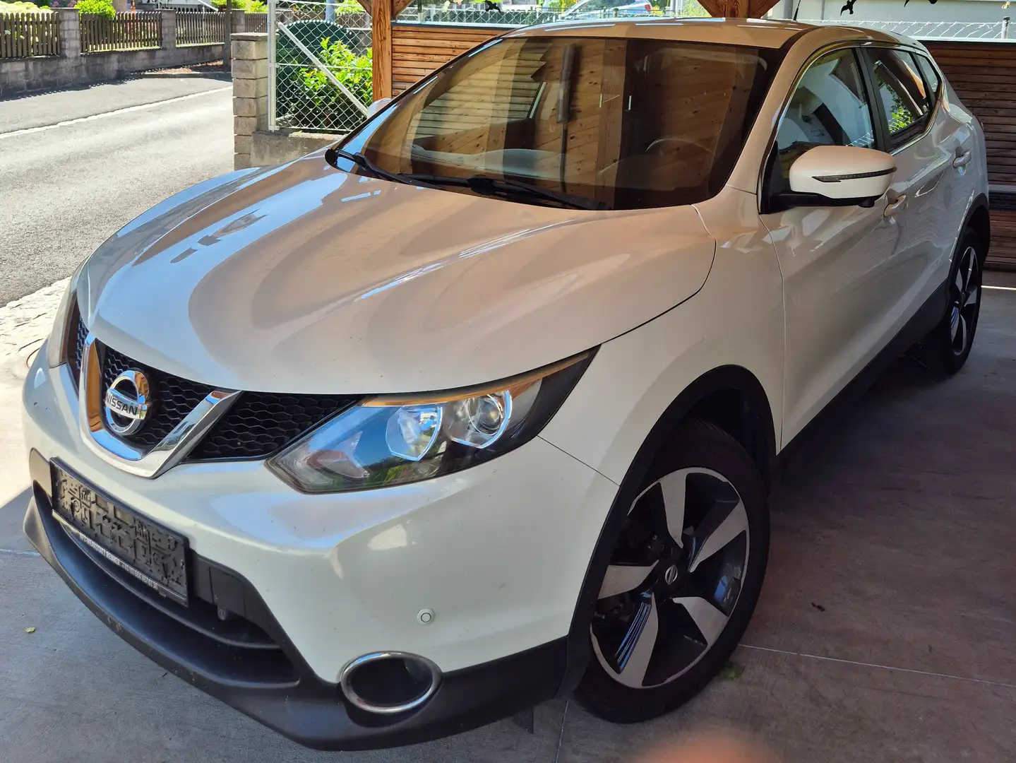Nissan Qashqai Qashqai 1,2 DIG-T 360° 360° Weiß - 1