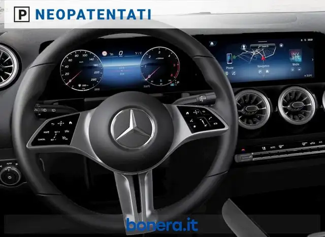Mercedes-Benz GLA view 5