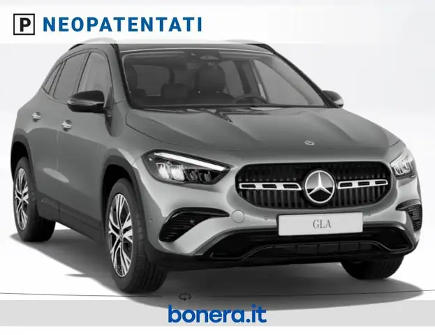Mercedes-Benz GLA view 2