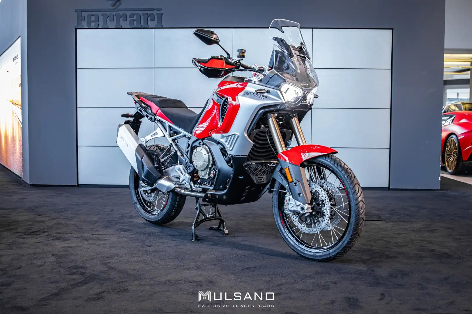 MV Agusta Enduro Veloce ROSSO AGO Rood - 1