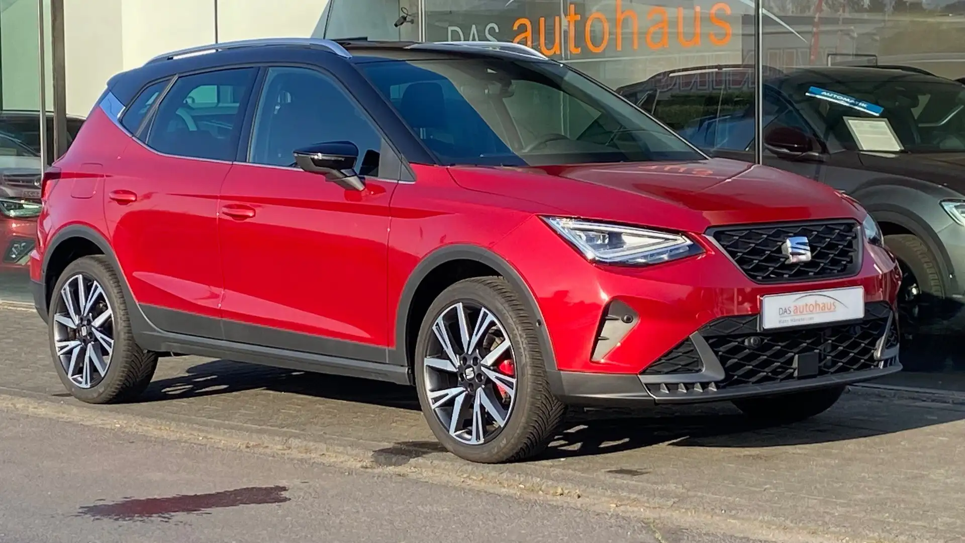 SEAT Arona 1.5TSi FR DESIGN-Paket, Kontrast-P., NAVI+RFK, LED Rot - 1