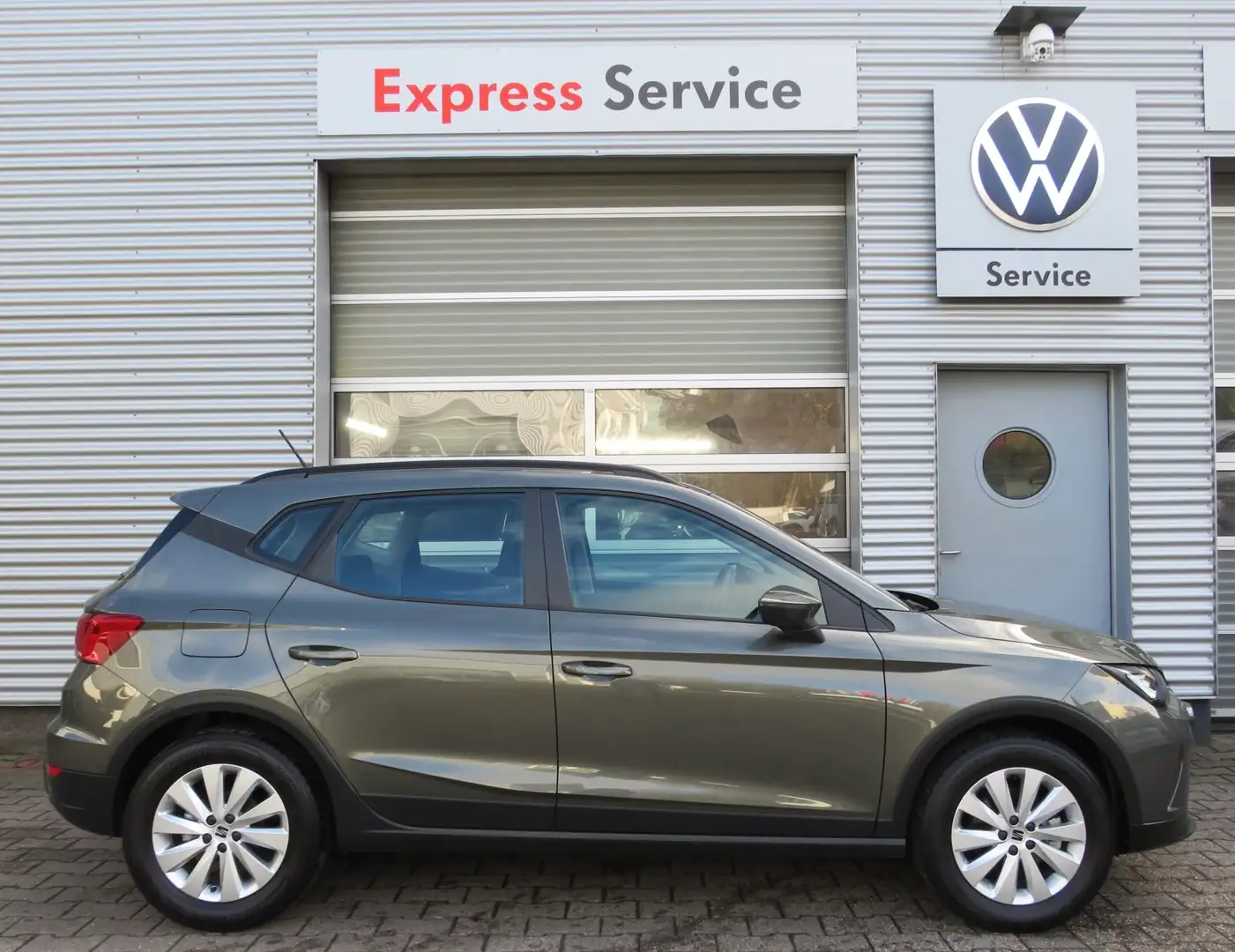 SEAT Arona 1.0 TSI DSG Style  /App-Connect/LED/DAB+/ Gris - 1