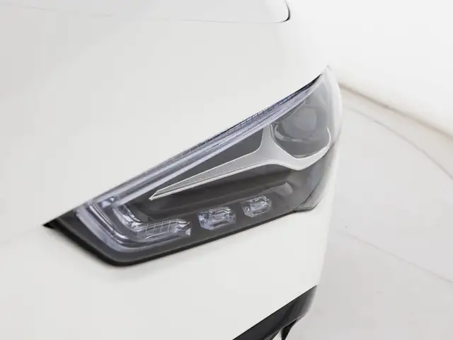 Mercedes-Benz CLA view 8