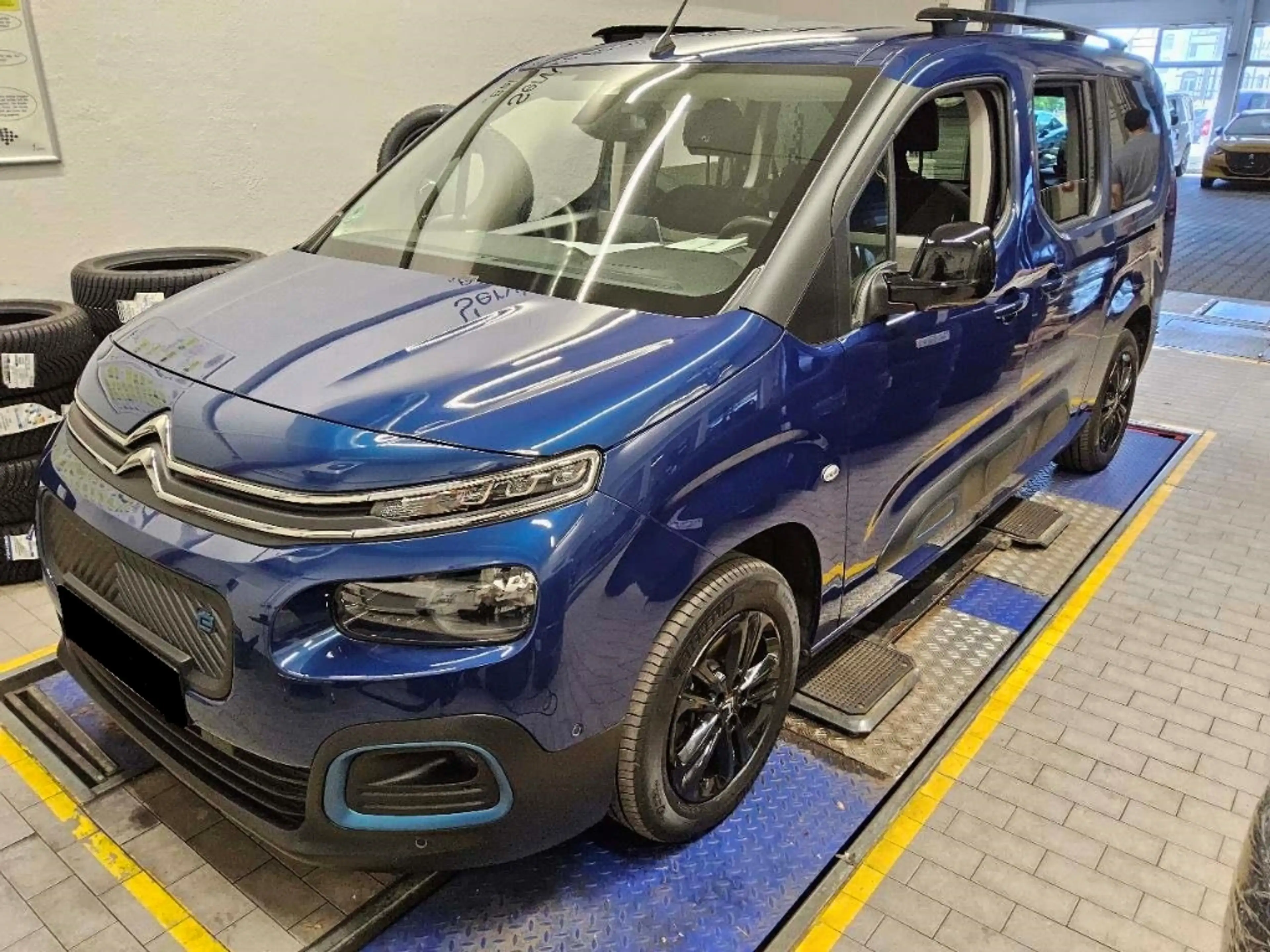 Citroen Berlingo Shine XL 11kw Shz Navi Kamera — photo 2