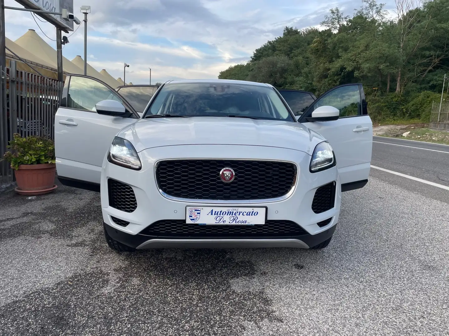 Jaguar E-Pace 2.0D 150 CV AWD aut. HSE Bianco - 2