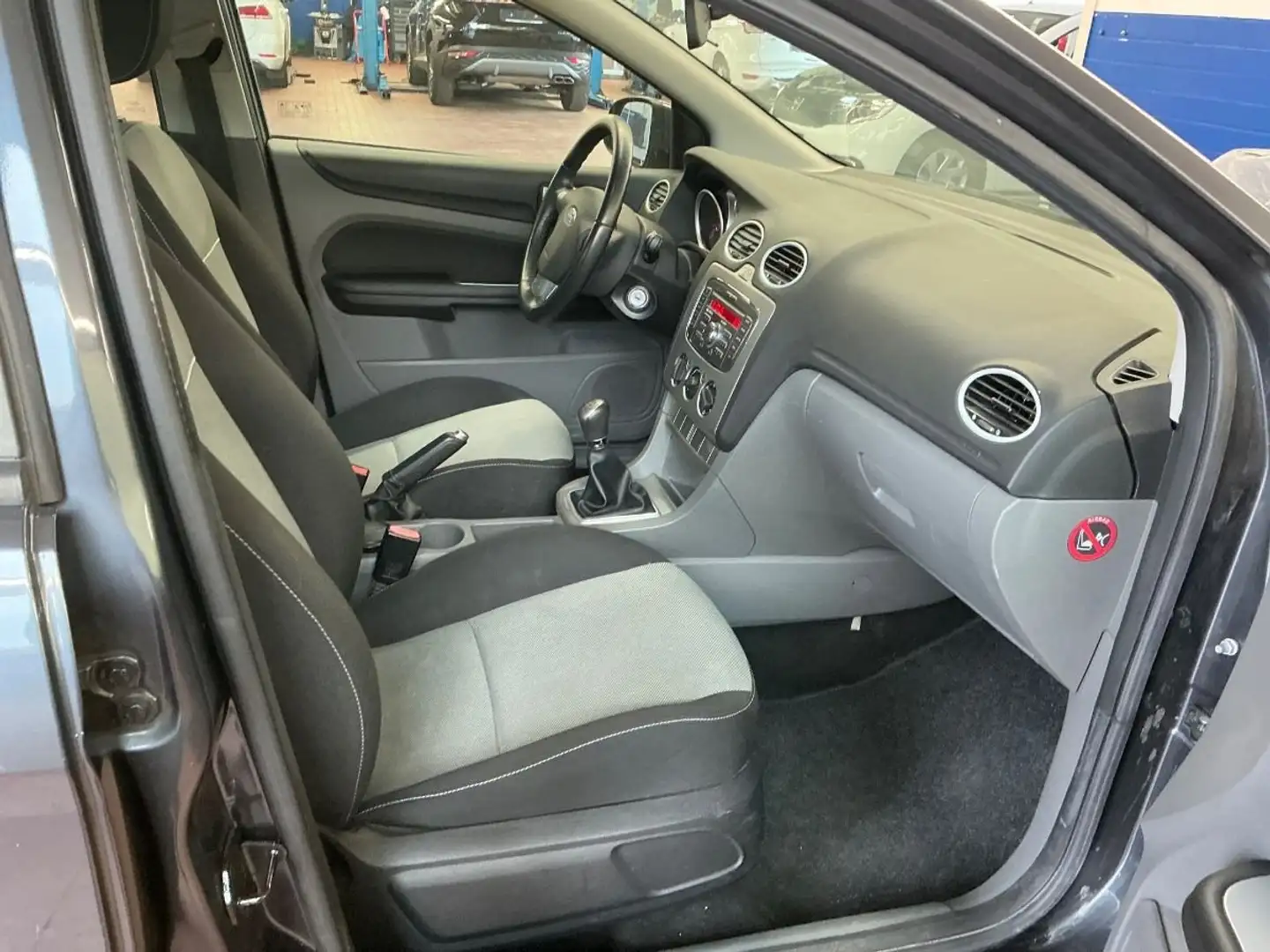 Ford Focus Style +Klima+Tüv Neu Grau - 2
