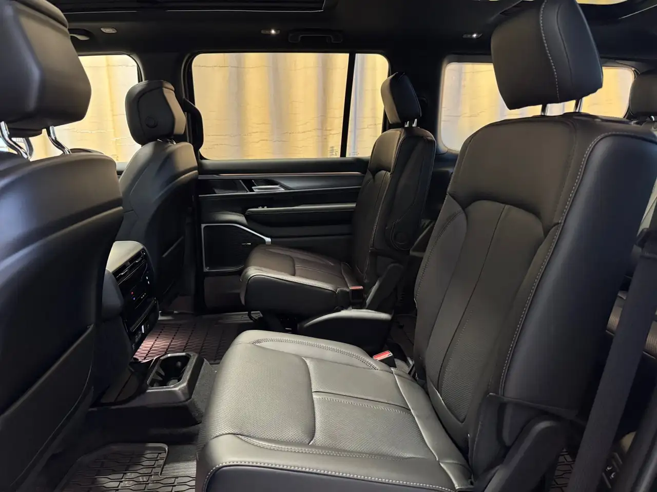 Jeep Grand Wagoneer fotografie Jeep Grand Wagoneer