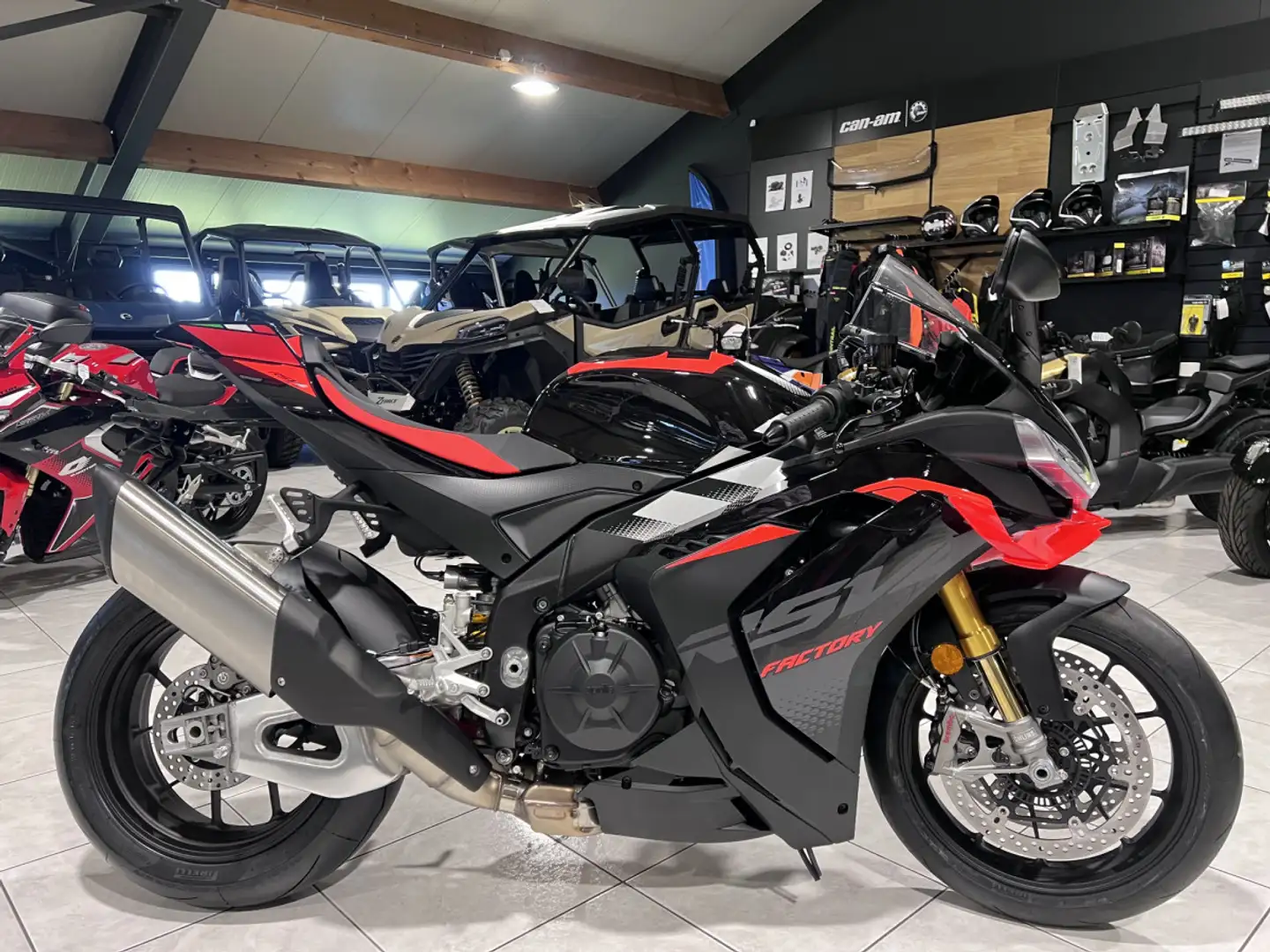 Aprilia RSV4 1100 FACTORY Zwart - 1