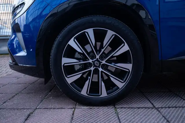 Renault Austral view 12