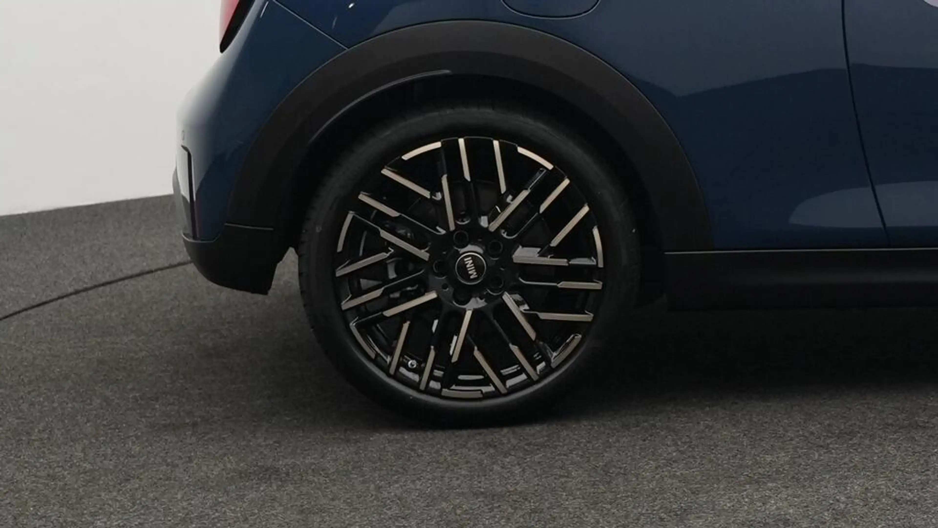MINI Cooper C Favoured Trim — photo 12