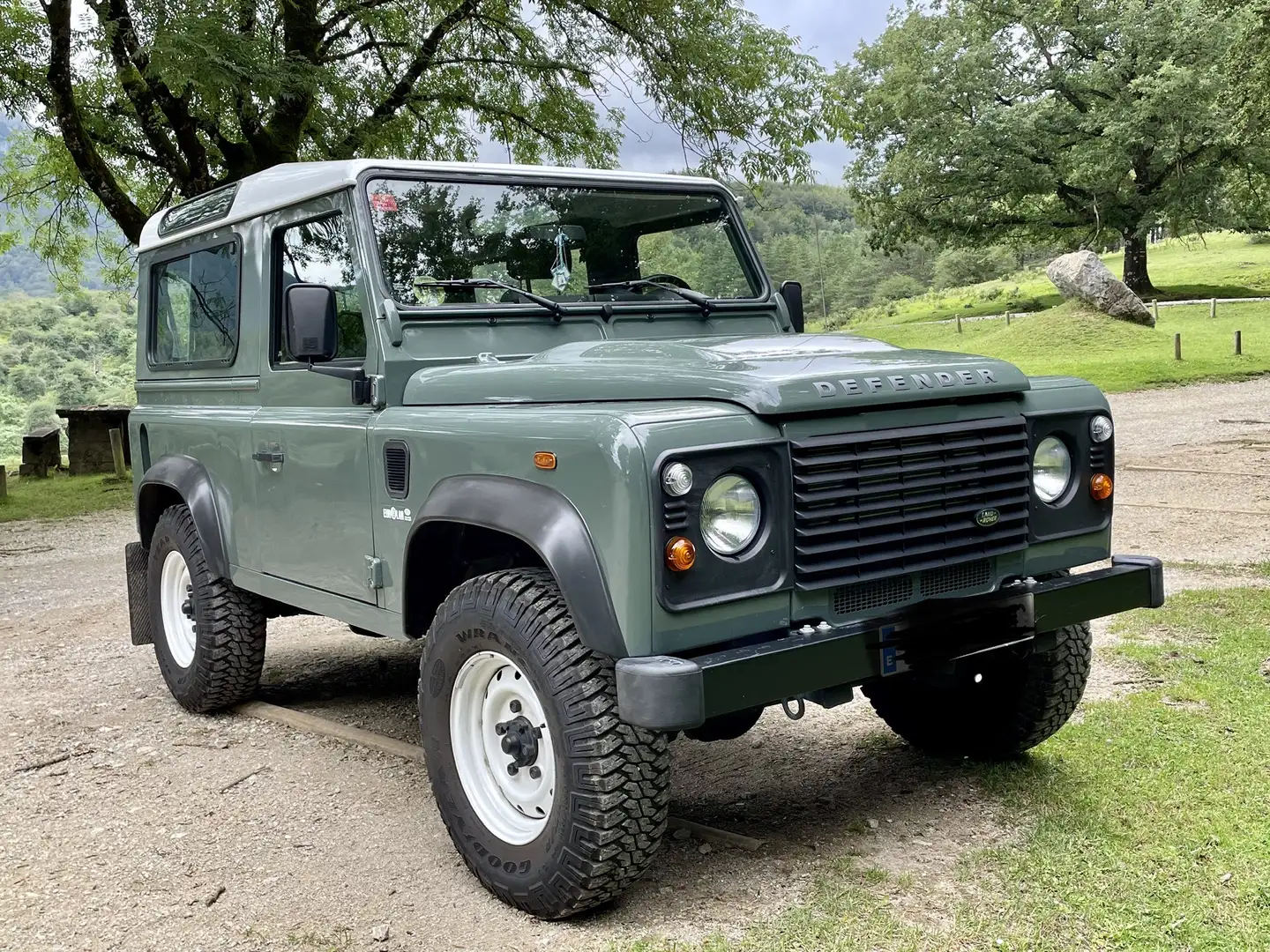 Land Rover Defender Comercial 110 HCPU E - 2