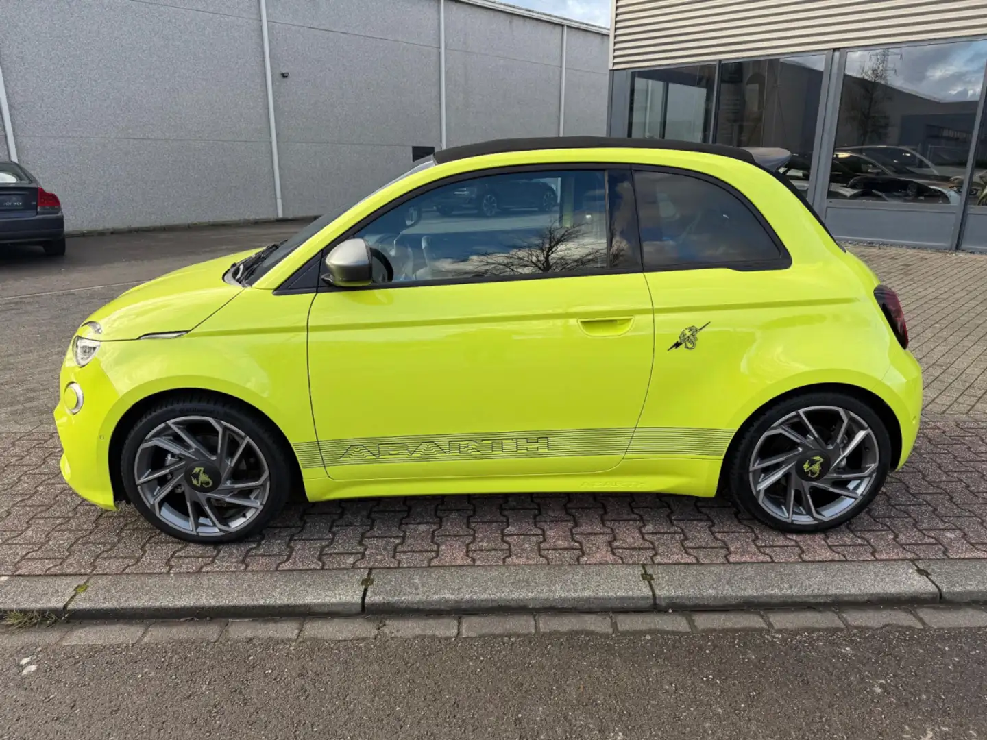 Abarth 500e Cabrio Scorpionissima Vert - 2