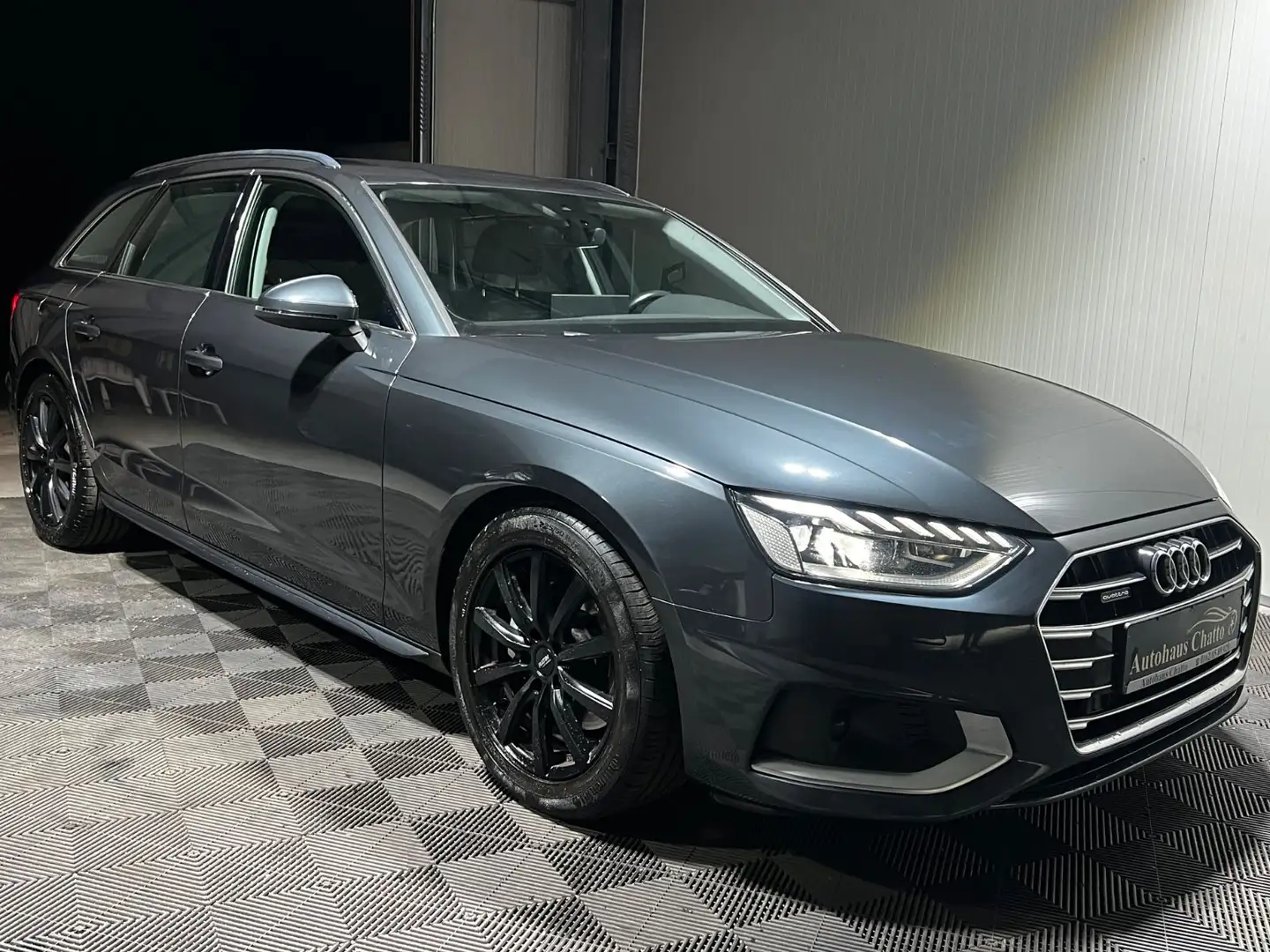 Audi A4 Avant 40 TDI quattro Virtual, LED, AHK, Gris - 2