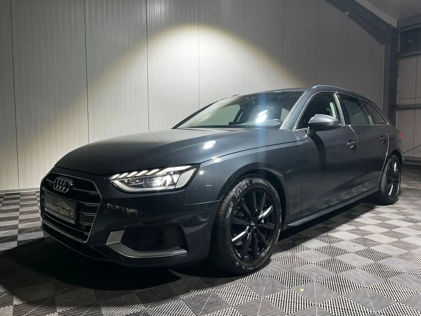 Audi A4 Avant 40 TDI quattro Virtual, LED, AHK, Gris - 1