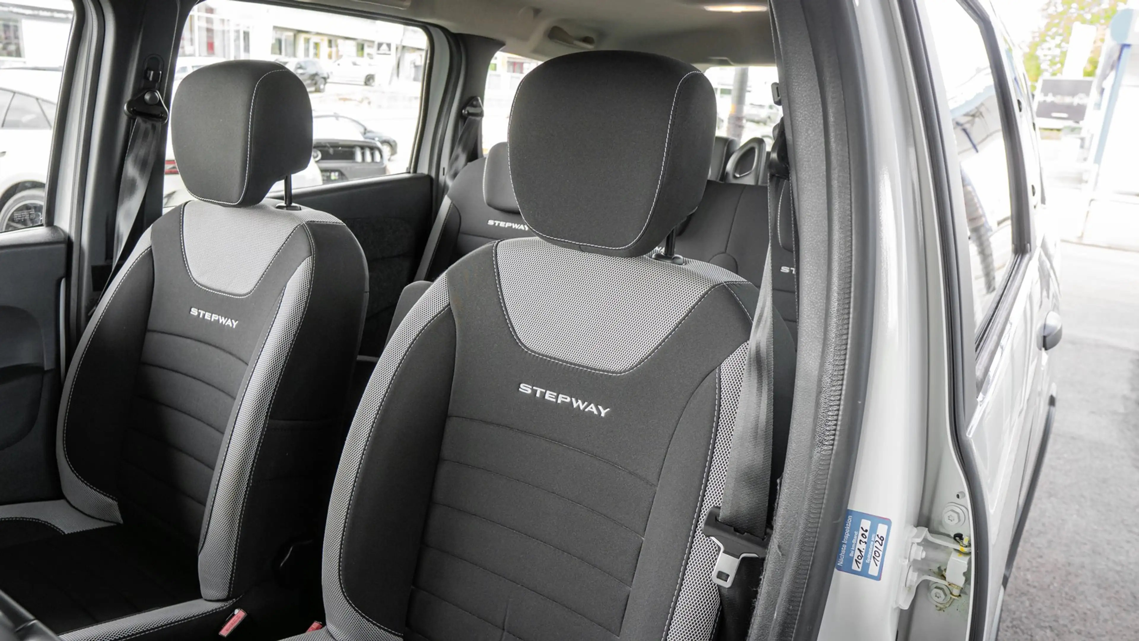 Dacia Lodgy STEPWAY PLUS *1HAND*7SITZER*AHK*KAM*NAVI* — photo 12