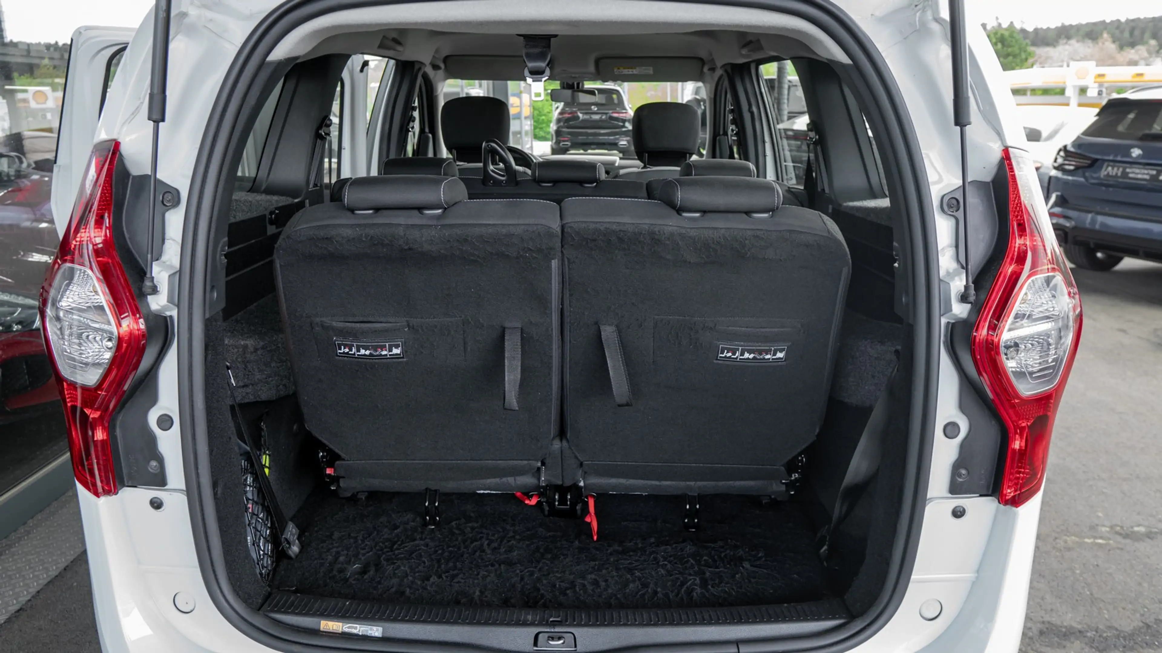 Dacia Lodgy STEPWAY PLUS *1HAND*7SITZER*AHK*KAM*NAVI* — photo 6