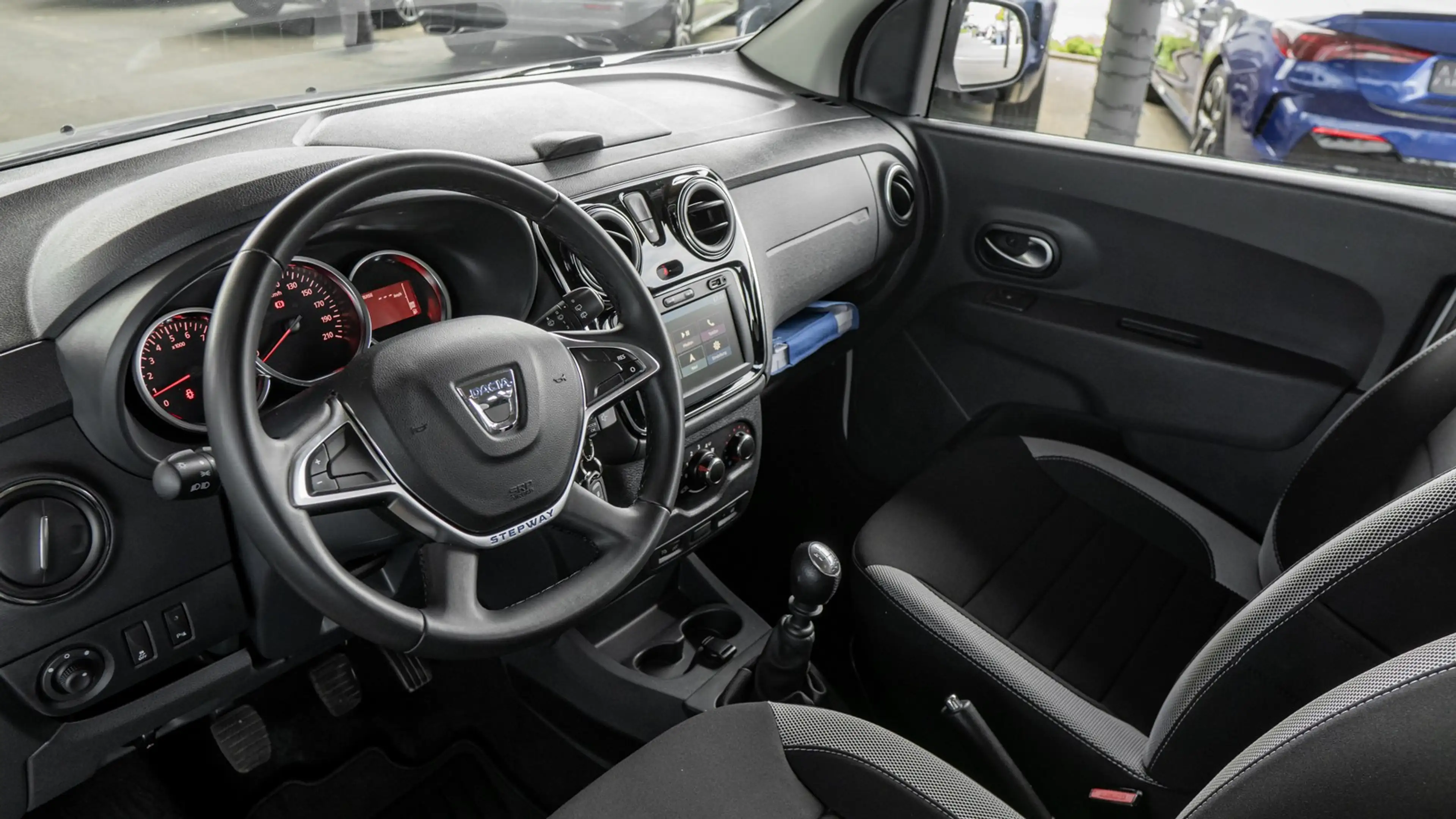 Dacia Lodgy STEPWAY PLUS *1HAND*7SITZER*AHK*KAM*NAVI* — photo 9