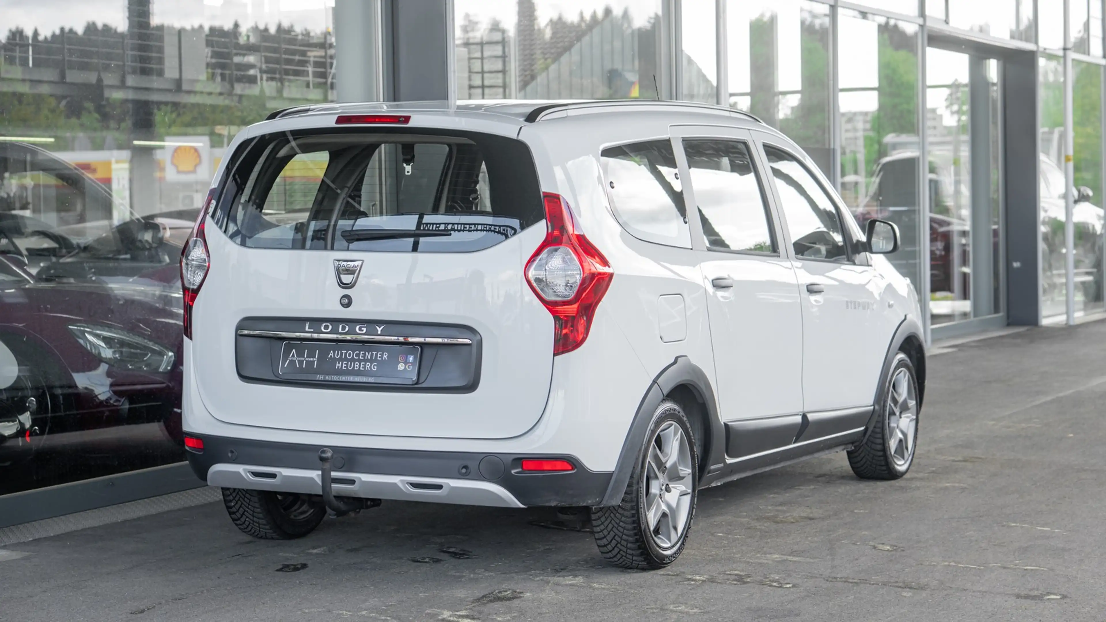 Dacia Lodgy STEPWAY PLUS *1HAND*7SITZER*AHK*KAM*NAVI* — photo 4