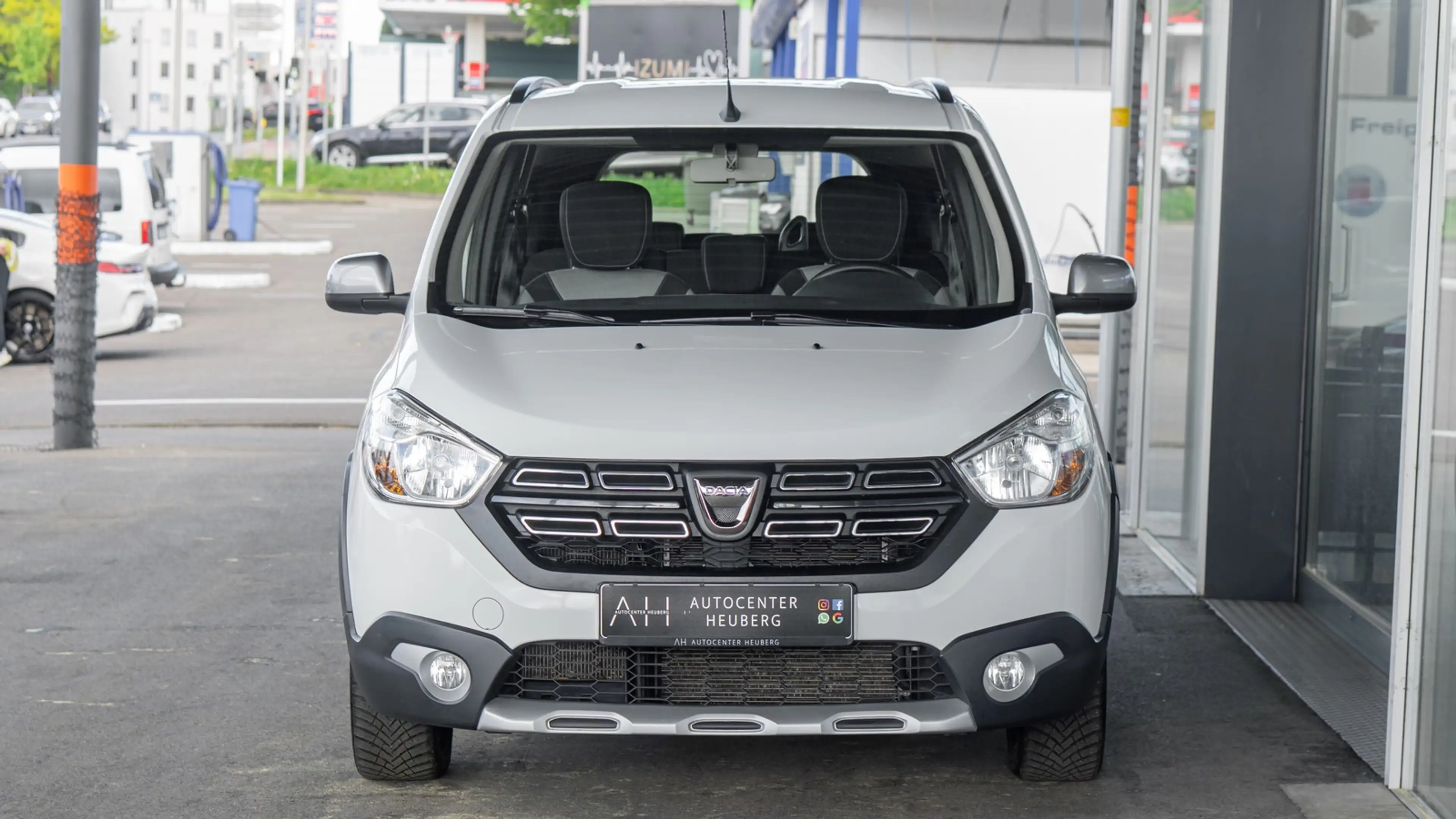 Dacia Lodgy STEPWAY PLUS *1HAND*7SITZER*AHK*KAM*NAVI* — photo 2