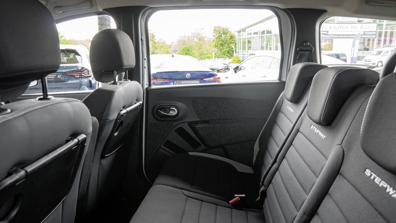 Dacia Lodgy STEPWAY PLUS *1HAND*7SITZER*AHK*KAM*NAVI* — photo 14
