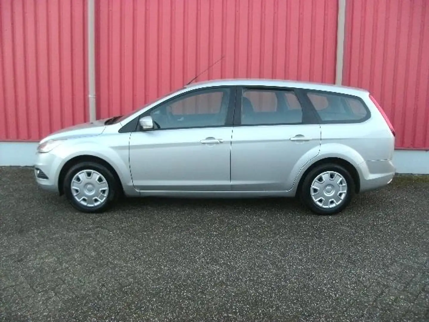 Ford Focus Wagon 1.6 TDCI Business Edition / Airco / Navi Grijs - 2