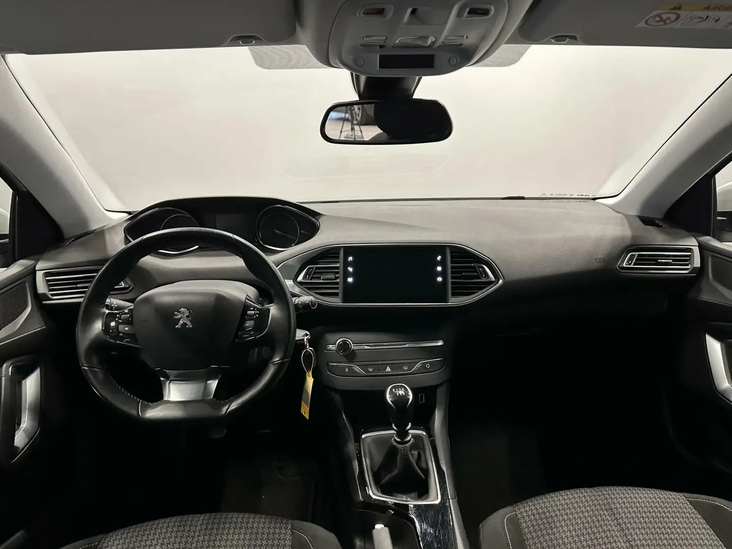 Peugeot 308 SW 1.2 PureTech Bleu Lease Active NAVI-KM NAP Wit - 2
