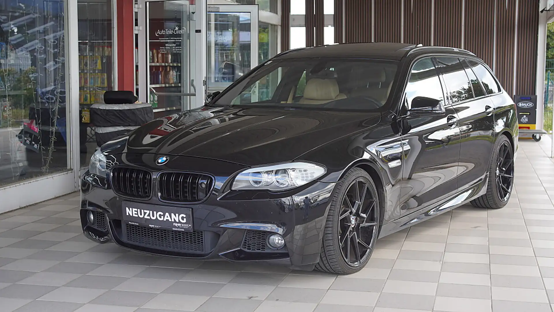 BMW 535 d Touring Aut./M-Sportpacket//MASSAGESITZE//HUD... Schwarz - 1