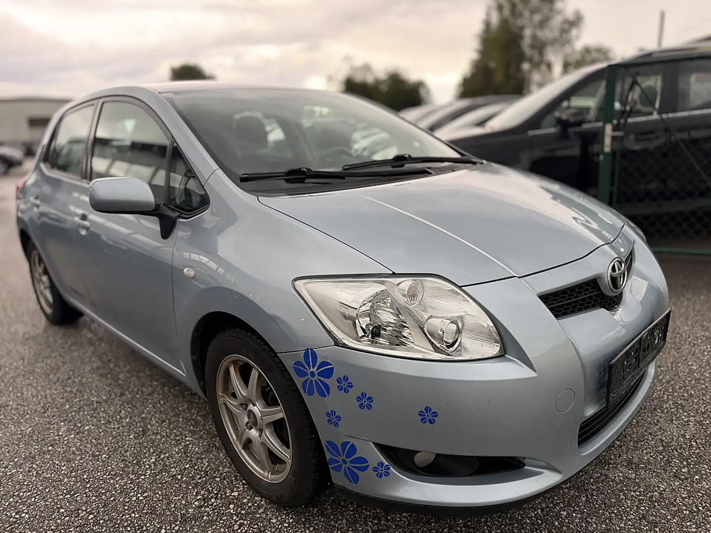 Toyota Auris Grau - 2