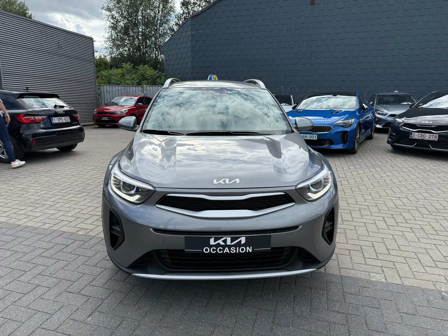 Kia Stonic Stonic 1.2i Pulse ISG**CLIM*CAMERA**NAVI**GARANTIE Grijs - 2