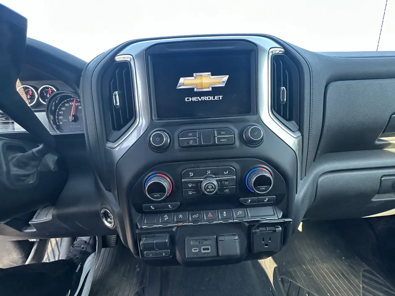 Chevrolet Silverado 1500 снимка Chevrolet Silverado 1500