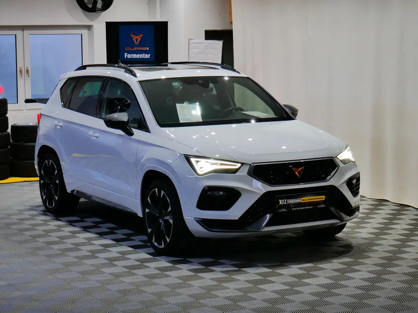 CUPRA Ateca 4Drive PANO AHK 8-FACH ACC Blanc - 2