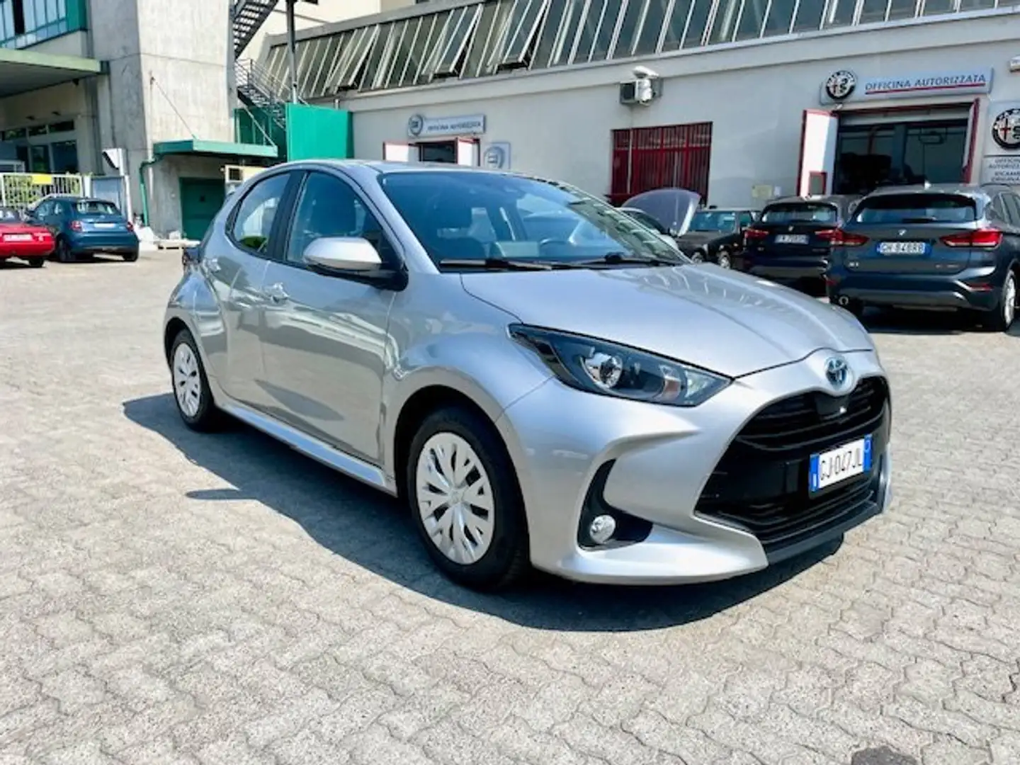 Toyota Yaris Yaris 1.5h Business Perfetta Garanzia!!!! Silber - 2